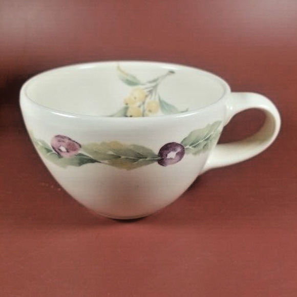 Pfaltzgraff Jamberry Coffee Cups and Saucer Plate Set of 4 with Creamer 9 Pc Lot - Picture 5 of 16